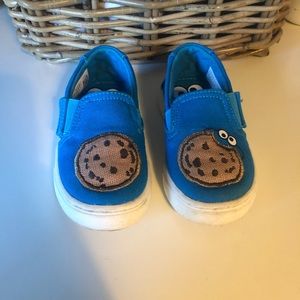 Cookie Monster TOMS Slip on’s